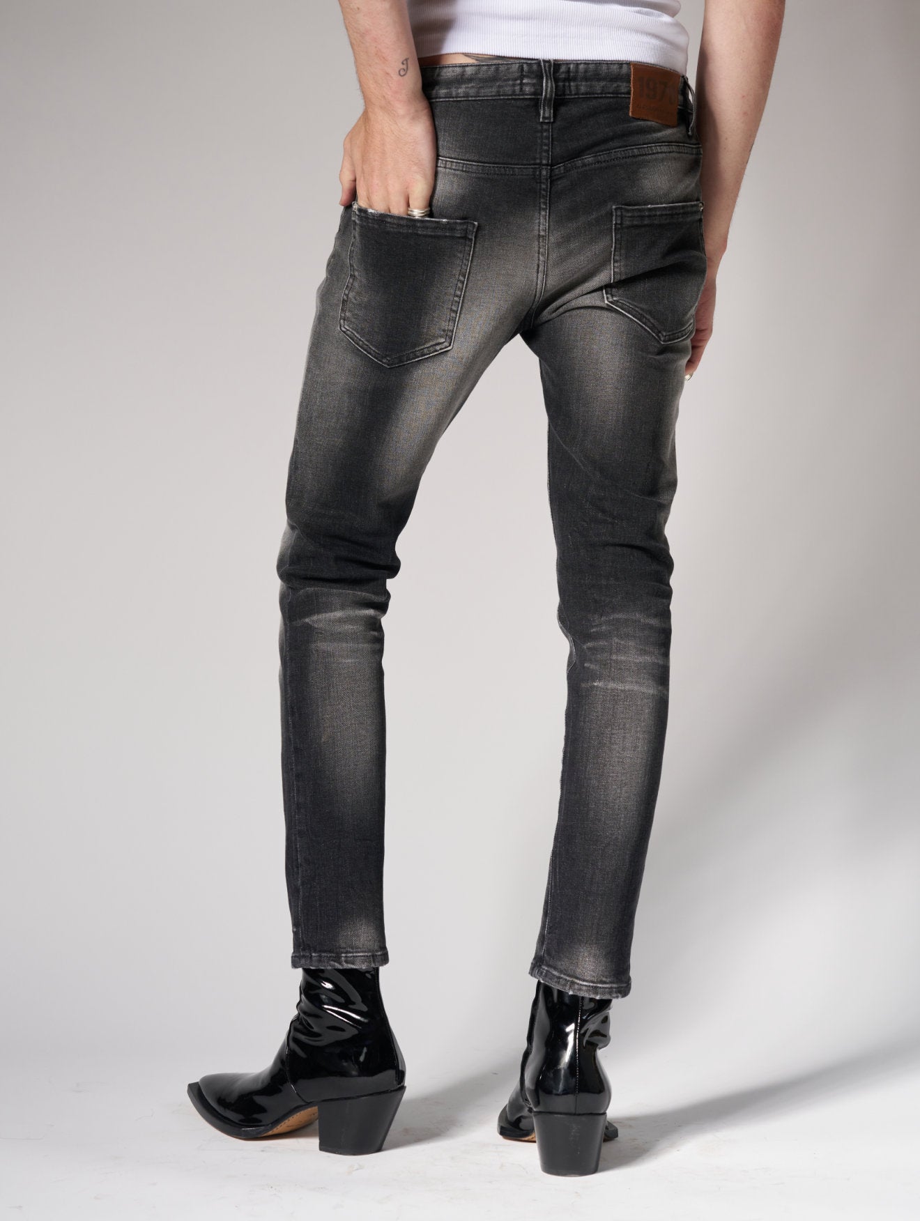 JOHNNY SKINNY JEANS IN FADED BLACK